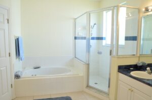 Master en-suite bathroom